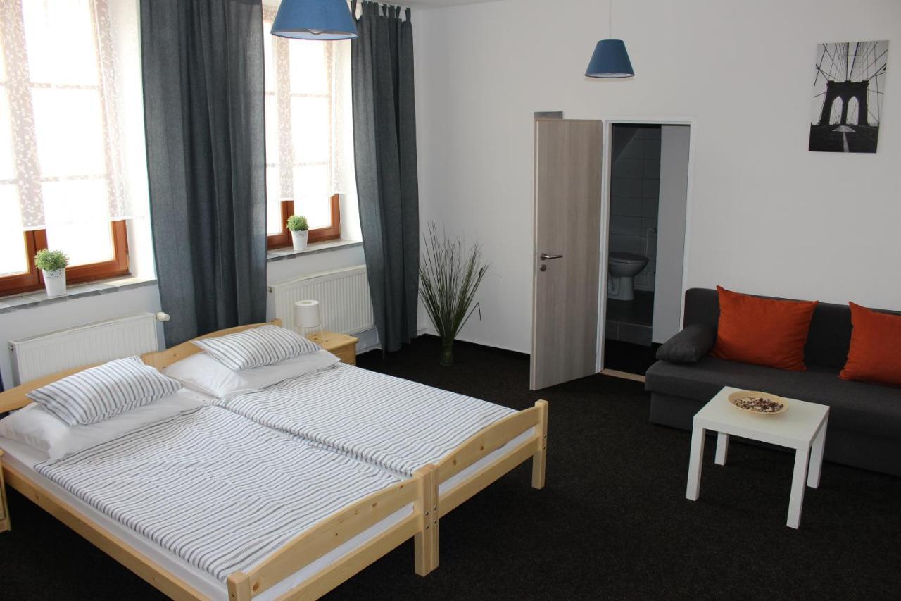 Hostinec A Penzion Stare Nadrazi Ostrava Exteriör bild